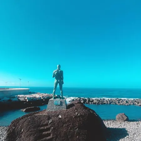 Wave Shadows House Oceanfront - Floor